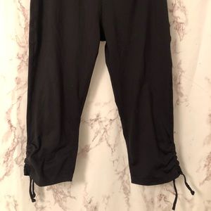 Cropped mid-calf legging